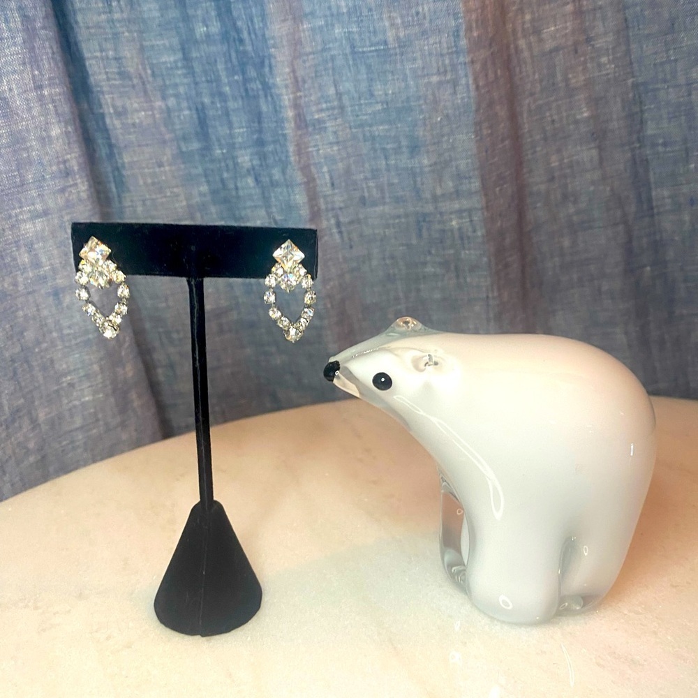 Vintage Rhinestone Tear Drop Shape screw-back‎ 1” drop earrings